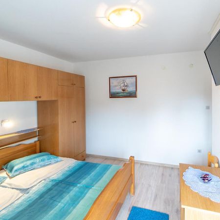 Apartments And Rooms By The Sea Palit, Rab - 5010 Стая снимка