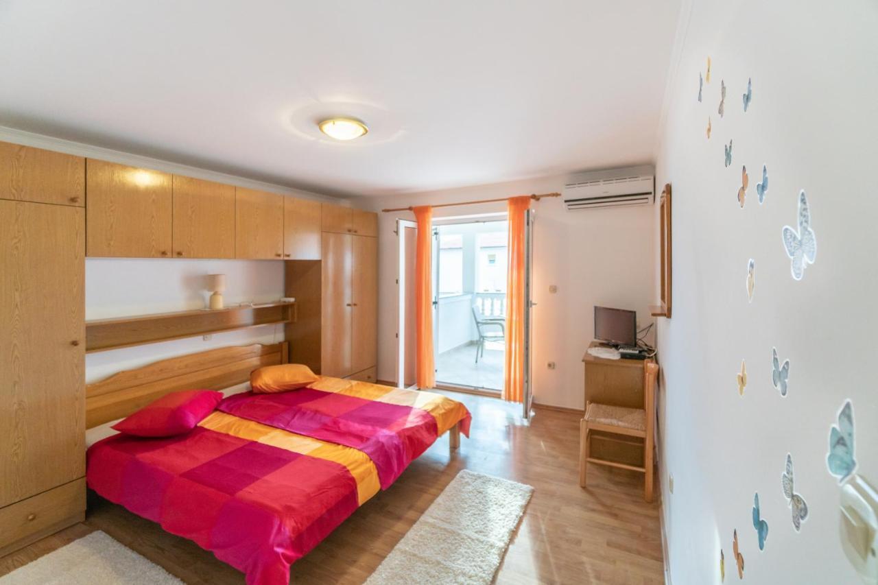 Apartments And Rooms By The Sea Palit, Rab - 5010 Екстериор снимка