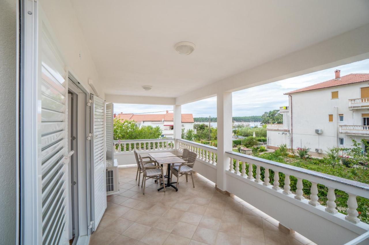 Apartments And Rooms By The Sea Palit, Rab - 5010 Екстериор снимка