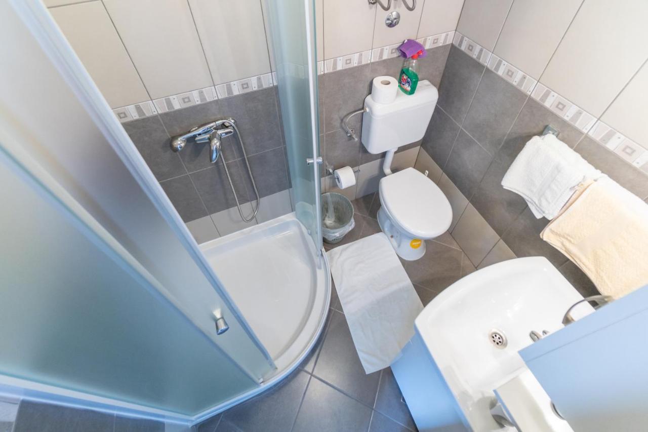 Apartments And Rooms By The Sea Palit, Rab - 5010 Екстериор снимка