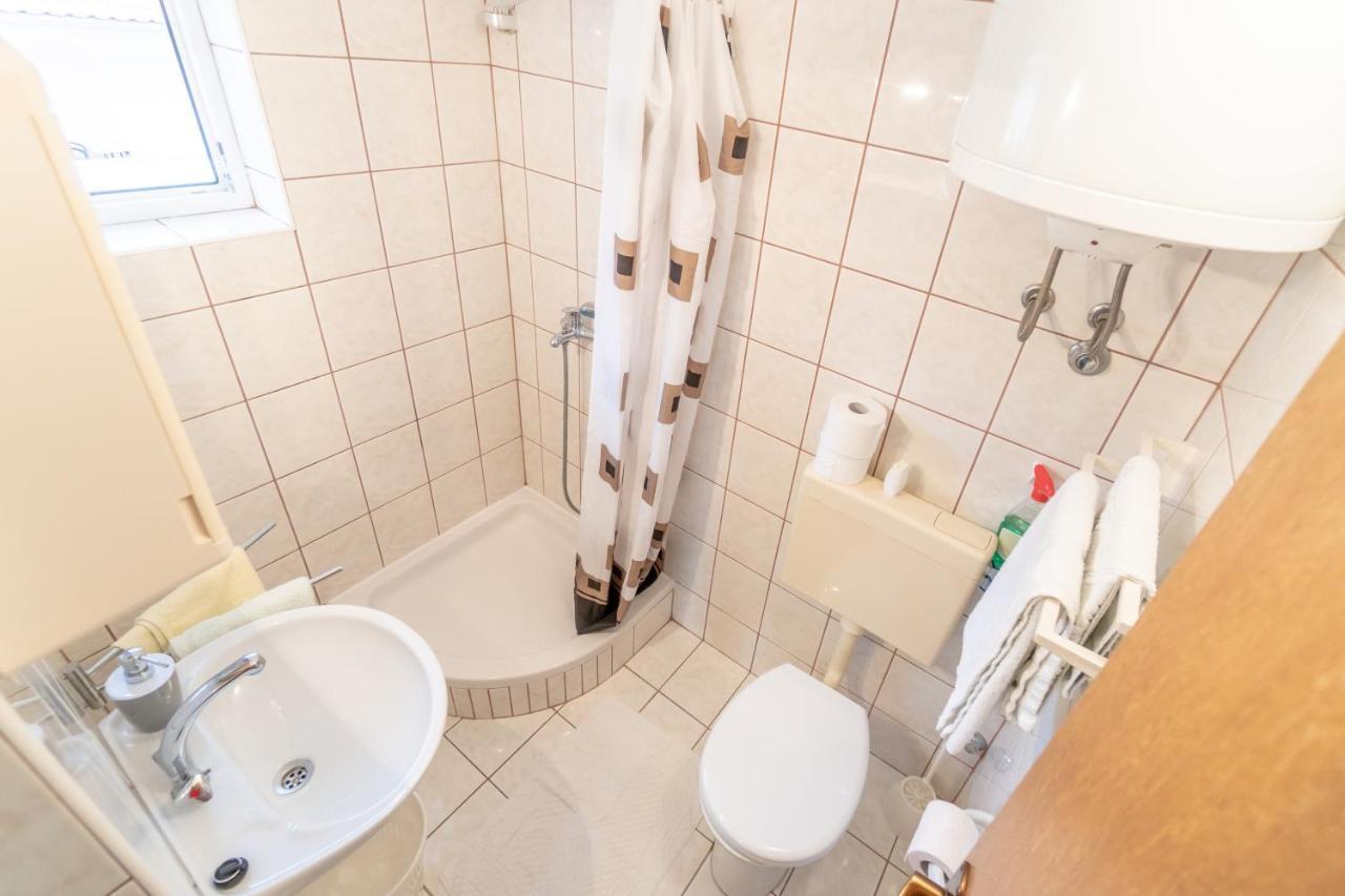 Apartments And Rooms By The Sea Palit, Rab - 5010 Екстериор снимка