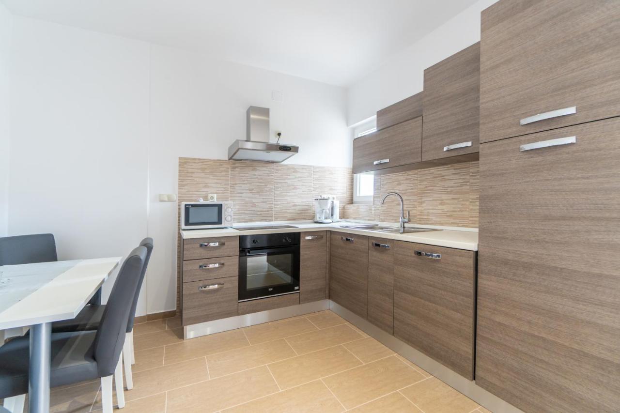 Apartments And Rooms By The Sea Palit, Rab - 5010 Екстериор снимка