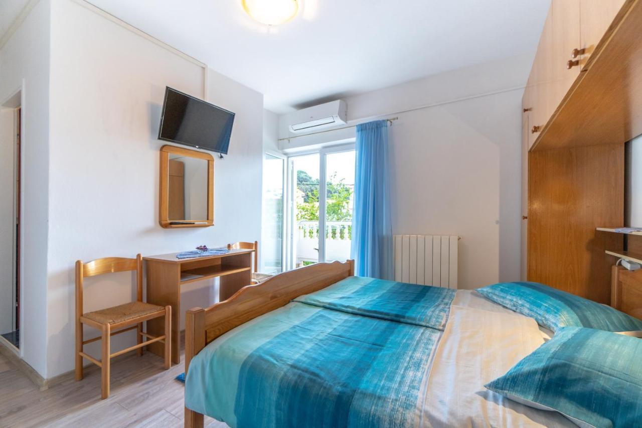 Apartments And Rooms By The Sea Palit, Rab - 5010 Екстериор снимка