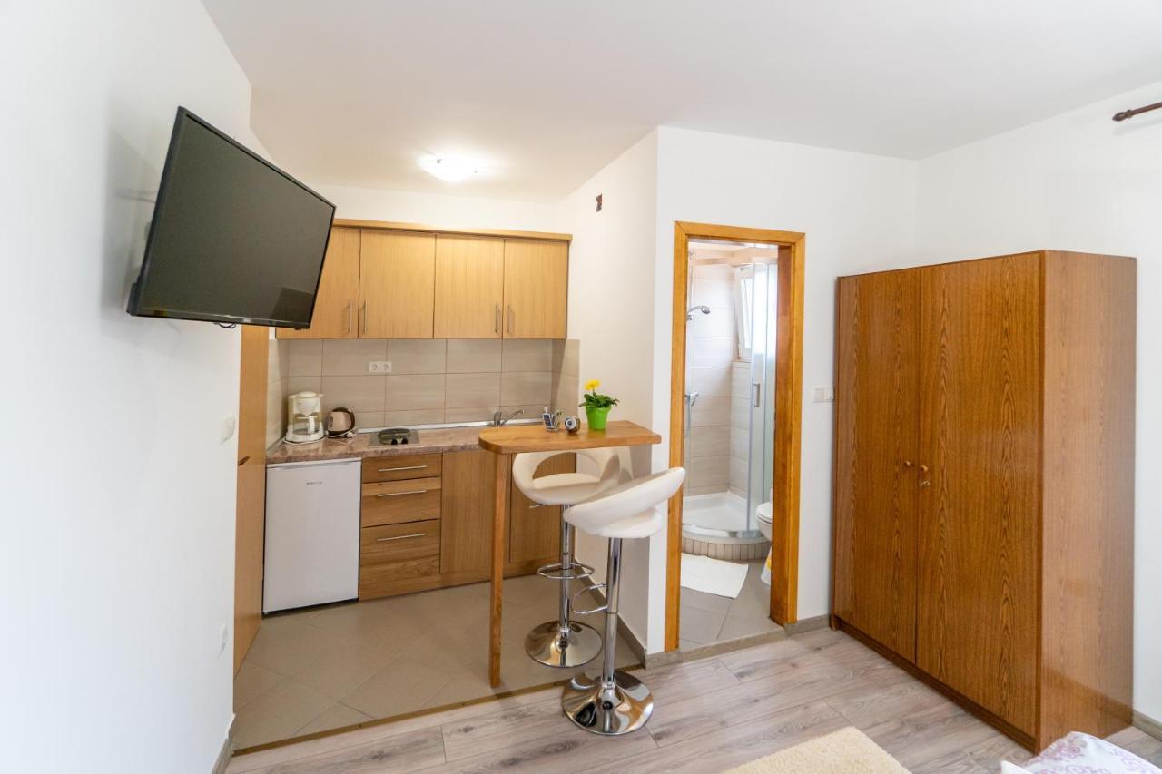 Apartments And Rooms By The Sea Palit, Rab - 5010 Екстериор снимка