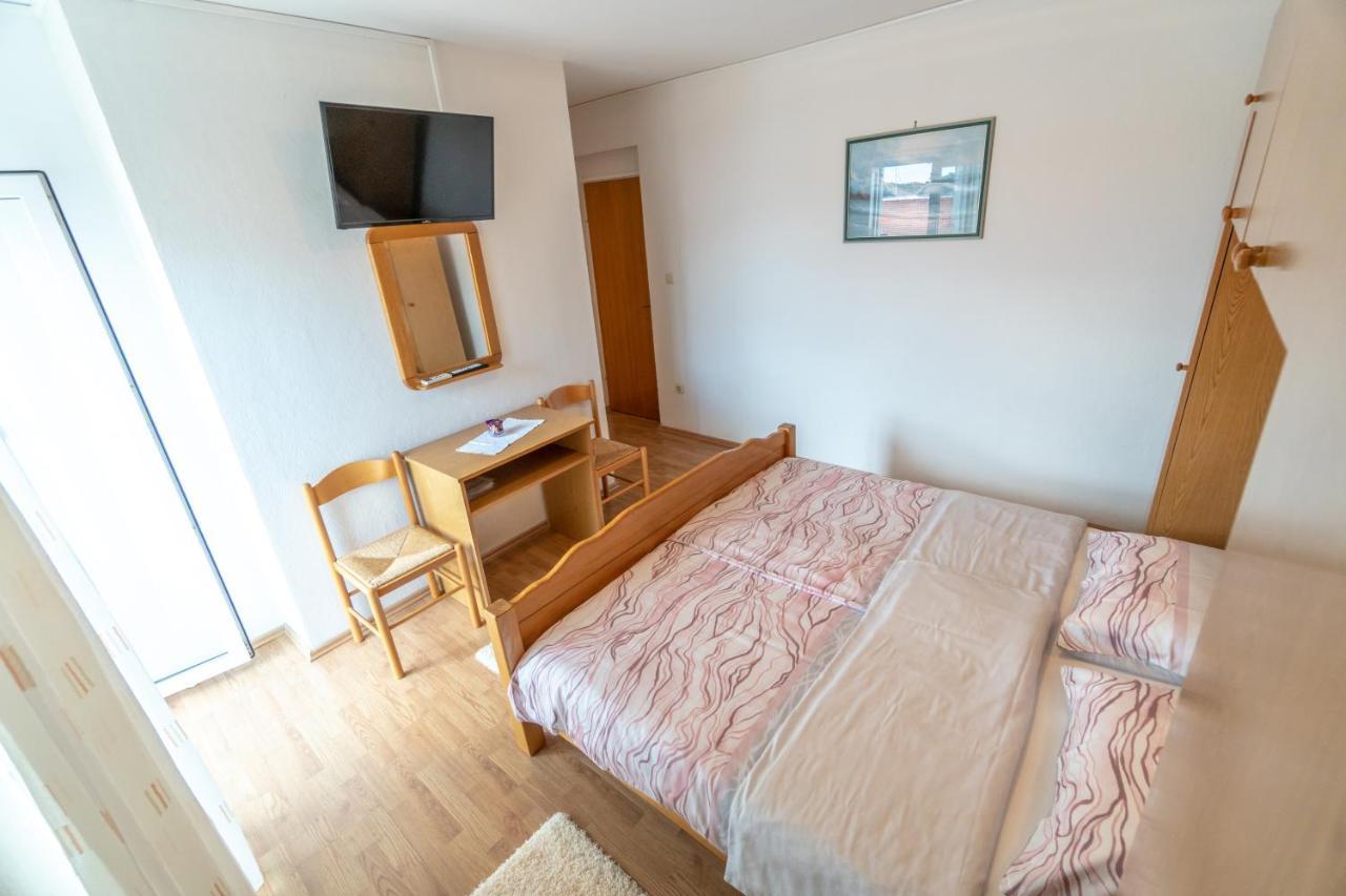 Apartments And Rooms By The Sea Palit, Rab - 5010 Стая снимка