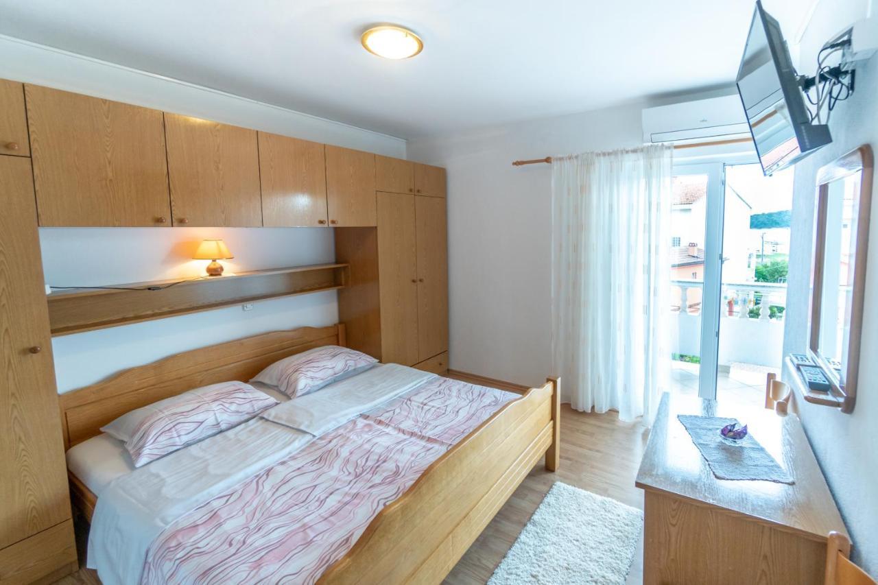 Apartments And Rooms By The Sea Palit, Rab - 5010 Екстериор снимка