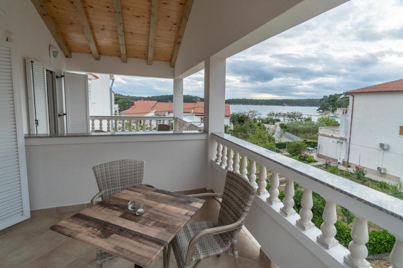Apartments And Rooms By The Sea Palit, Rab - 5010 Екстериор снимка