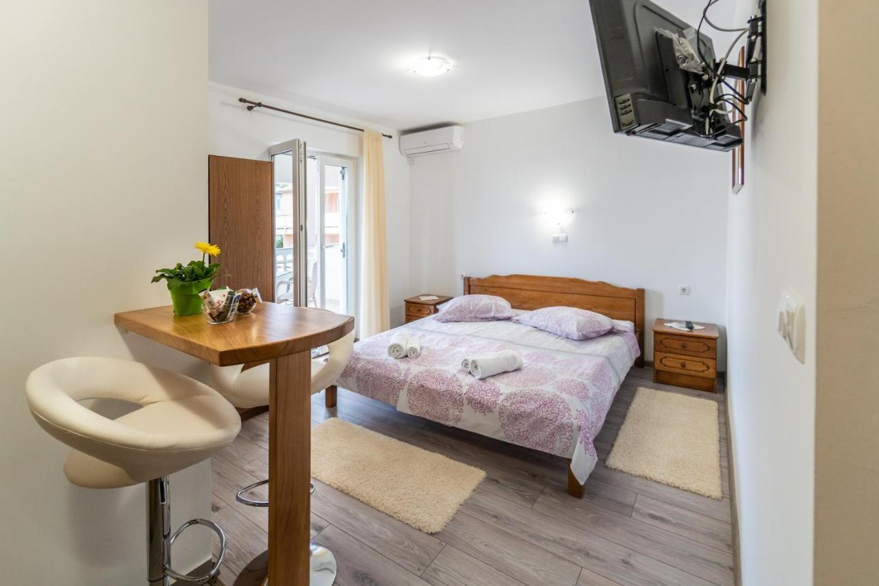 Apartments And Rooms By The Sea Palit, Rab - 5010 Екстериор снимка