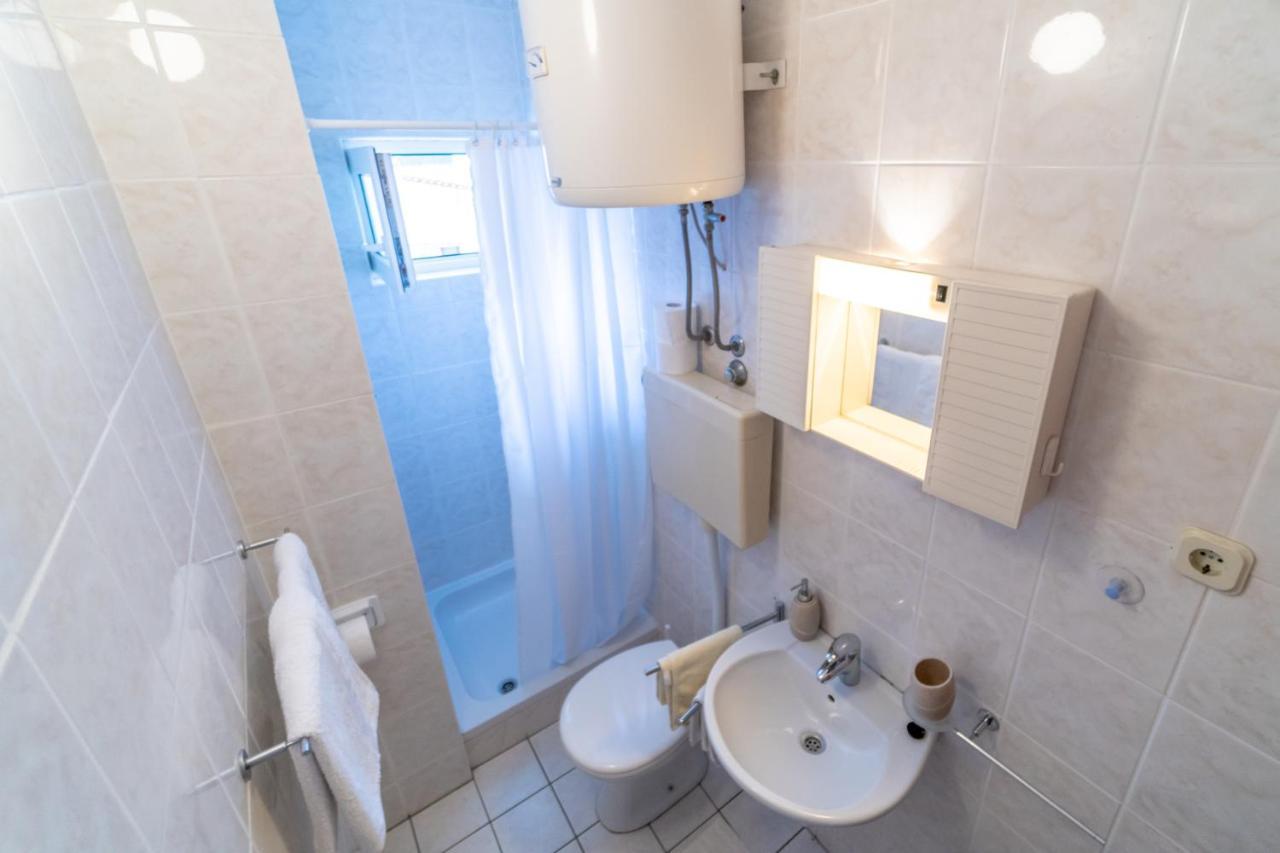 Apartments And Rooms By The Sea Palit, Rab - 5010 Екстериор снимка