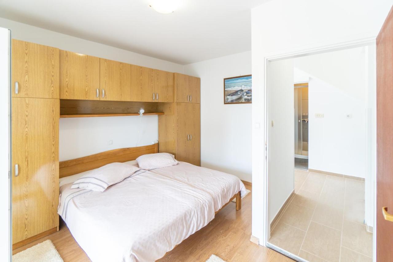 Apartments And Rooms By The Sea Palit, Rab - 5010 Екстериор снимка