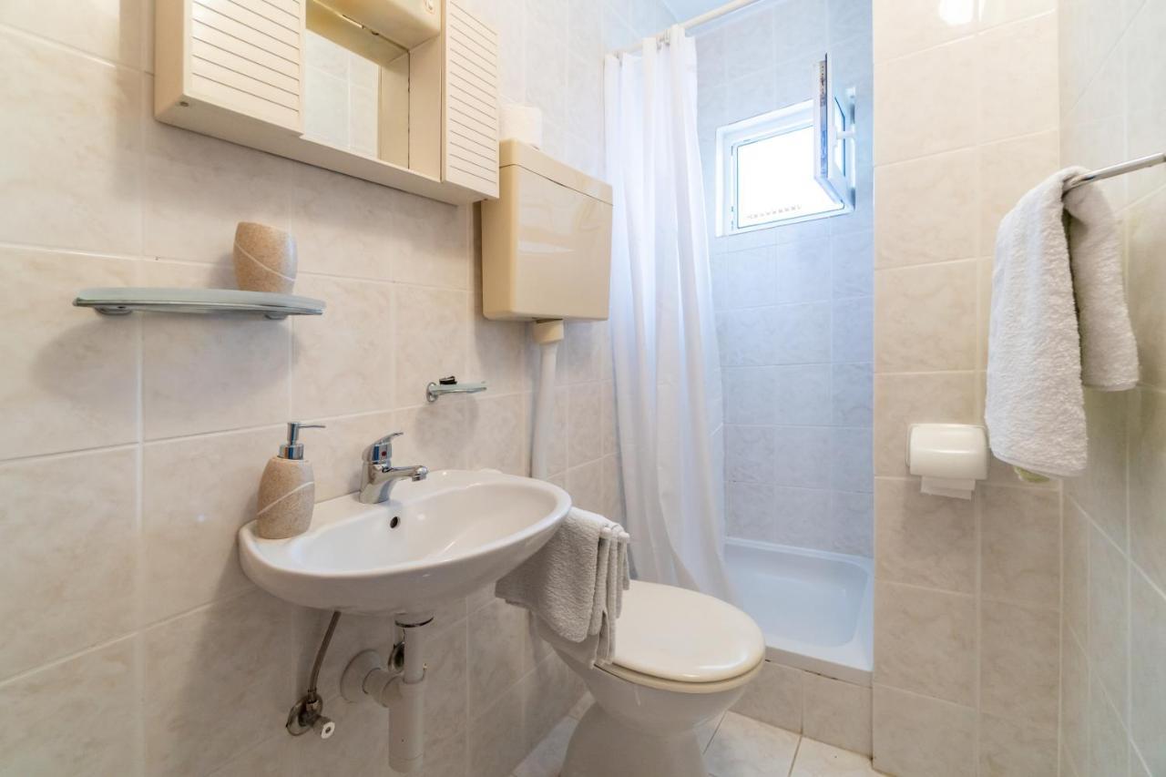 Apartments And Rooms By The Sea Palit, Rab - 5010 Екстериор снимка