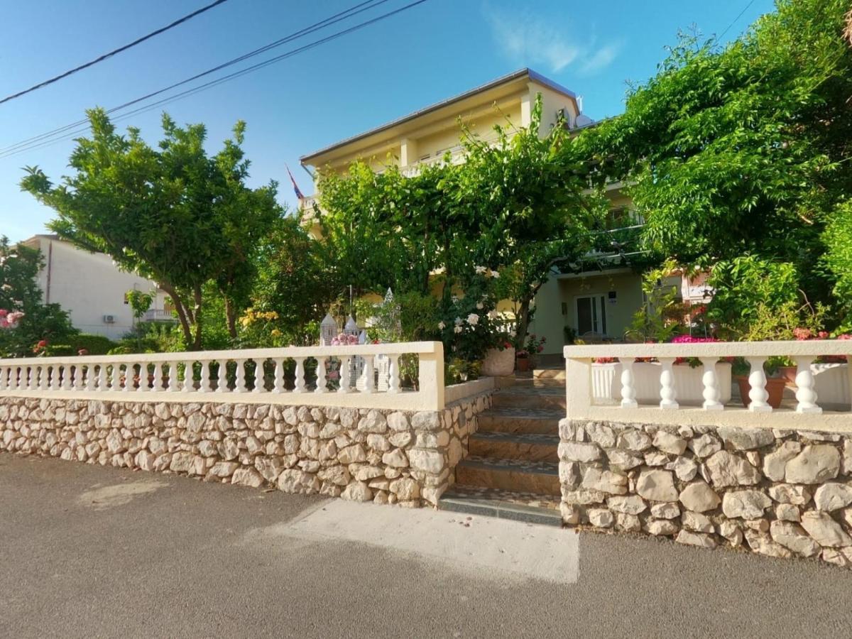 Apartments And Rooms By The Sea Palit, Rab - 5010 Екстериор снимка