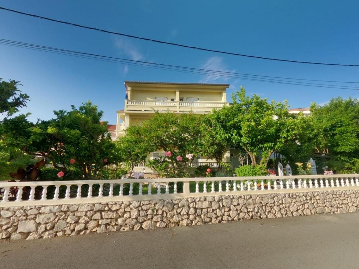 Apartments And Rooms By The Sea Palit, Rab - 5010 Екстериор снимка