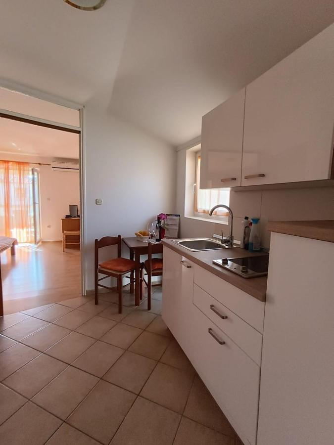 Apartments And Rooms By The Sea Palit, Rab - 5010 Екстериор снимка