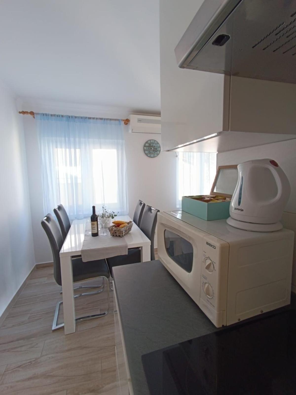 Apartments And Rooms By The Sea Palit, Rab - 5010 Стая снимка