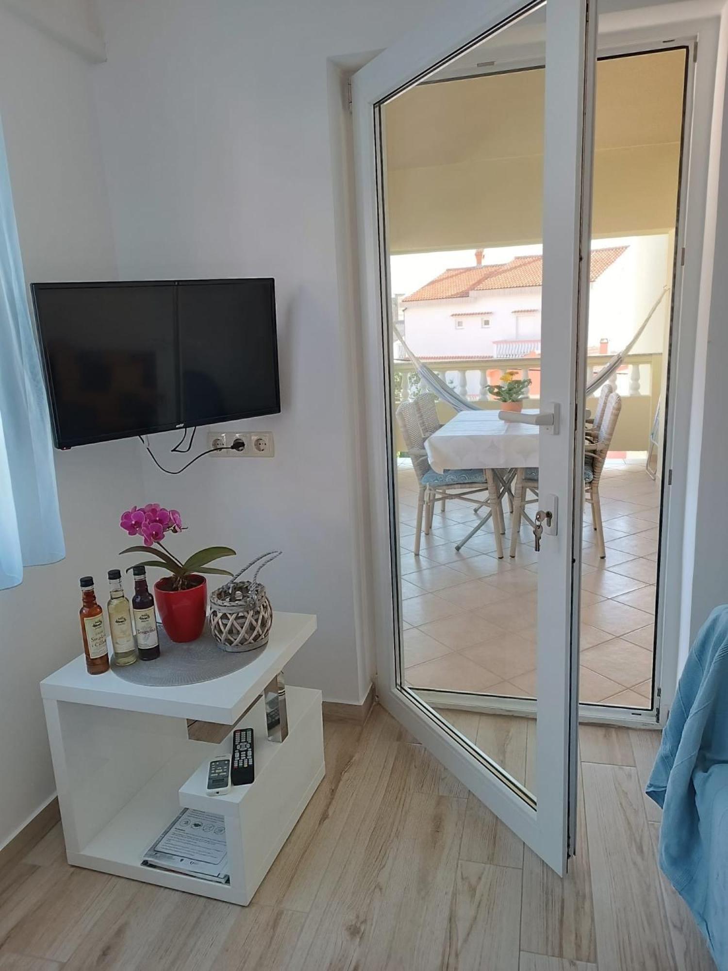 Apartments And Rooms By The Sea Palit, Rab - 5010 Стая снимка
